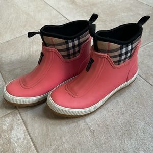 Girls pink rain boots